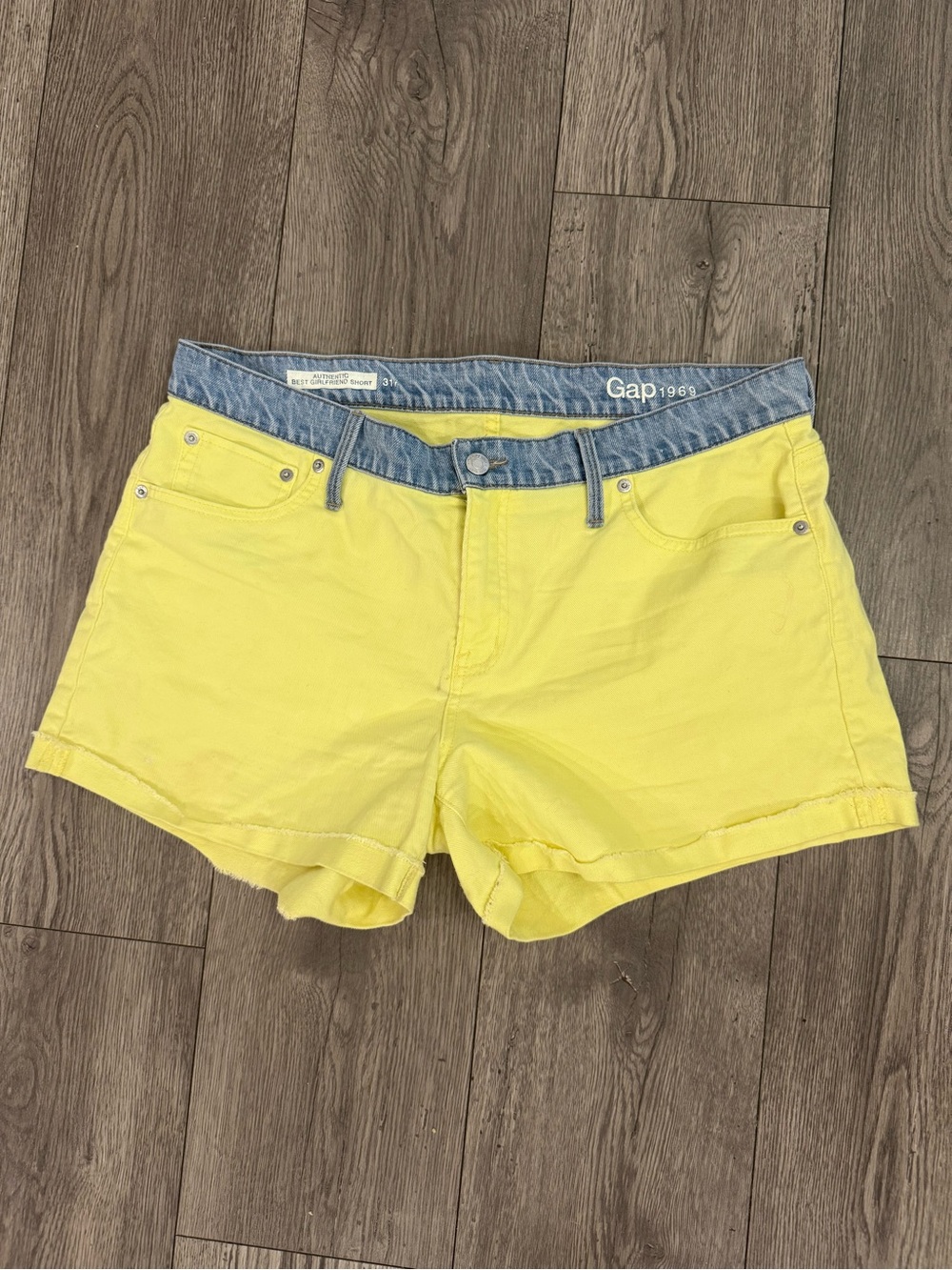 Gap Yellow Denim Authentic Best Girlfriend Women’s 31R Shorts 4” Inseam